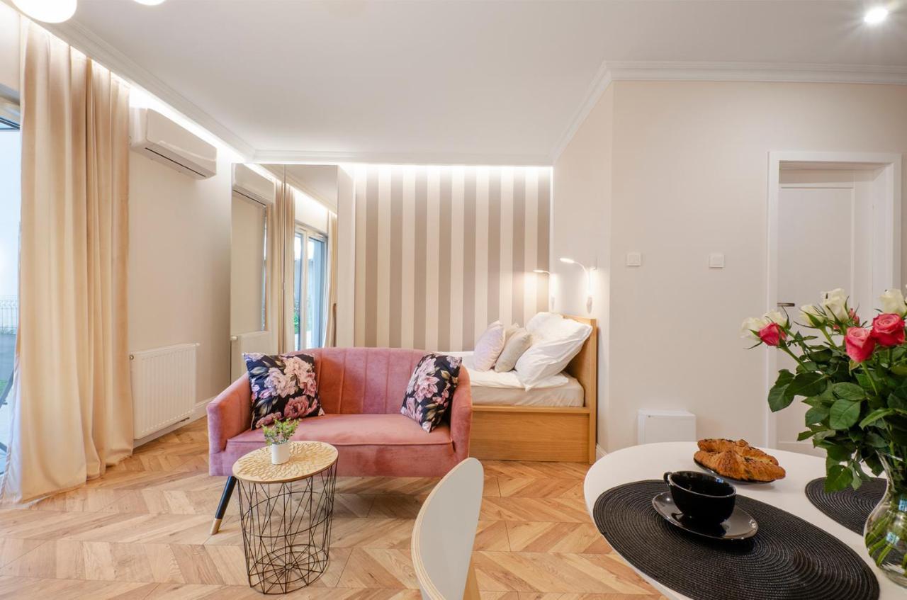 Sky Home- Rose Apartament -Manufaktura, Bezplatny Parking, Klima, Dostep Na Kod Lodz  Exterior photo